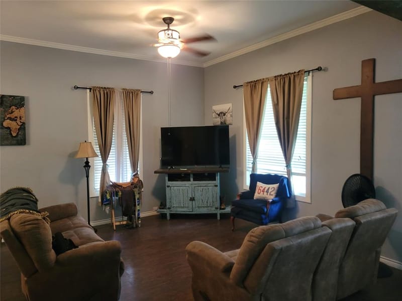706 W Wrights Avenue, Comanche TX 76442 - Photo 5