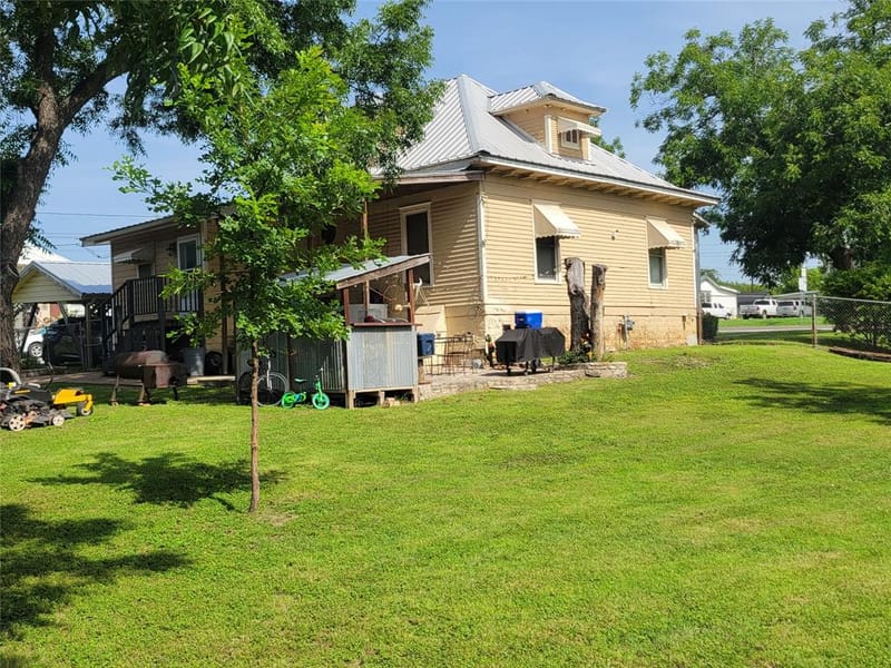 706 W Wrights Avenue, Comanche TX 76442 - Photo 25