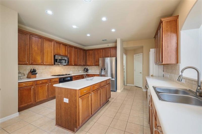 5771 Aylworth Drive, Frisco TX 75035 - Photo 3