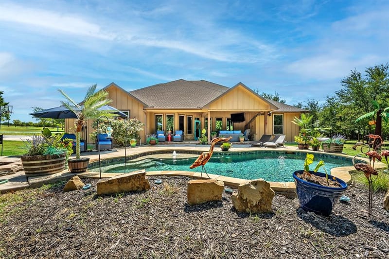 1011 Red Road, Howe TX 75459