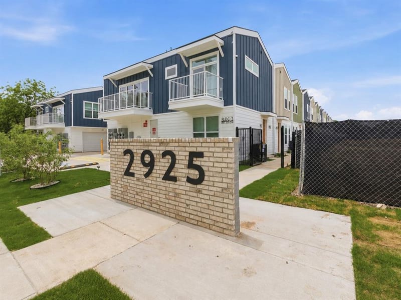 2925 Spruce Valley Lane # 402, Dallas TX 75233