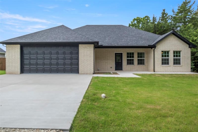905 W Cardinal Street, Ector TX 75439