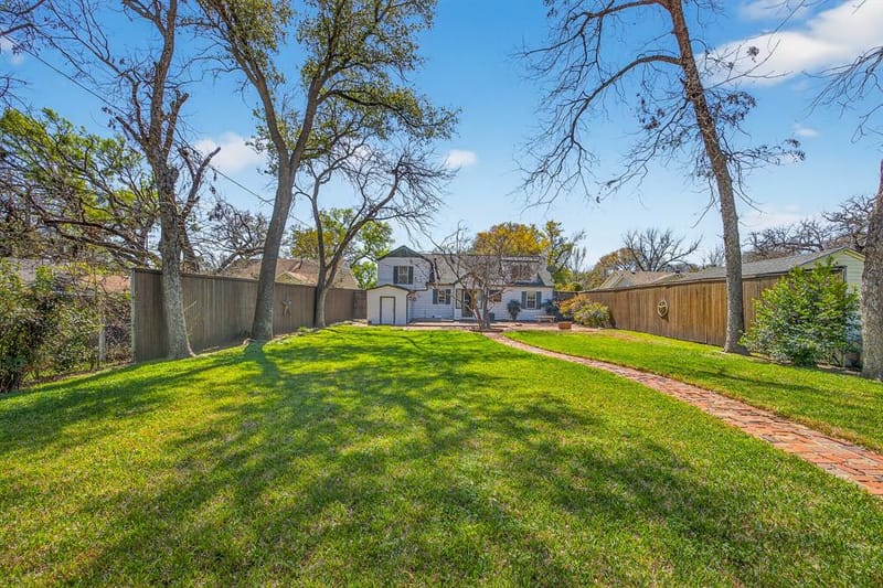 2525 Goldenrod Avenue, Fort Worth TX 76111 - Photo 12