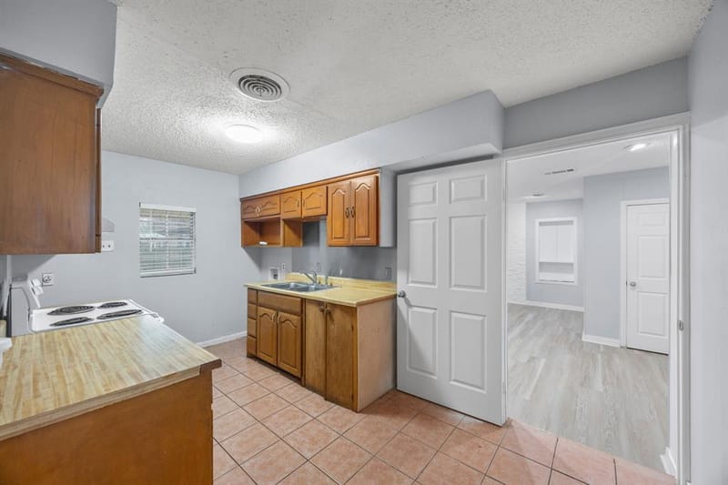 2438 Lasalle Drive, Irving TX 75062 - Photo 7