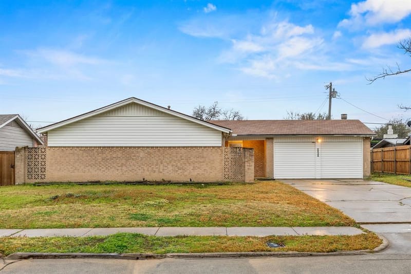 2438 Lasalle Drive, Irving TX 75062