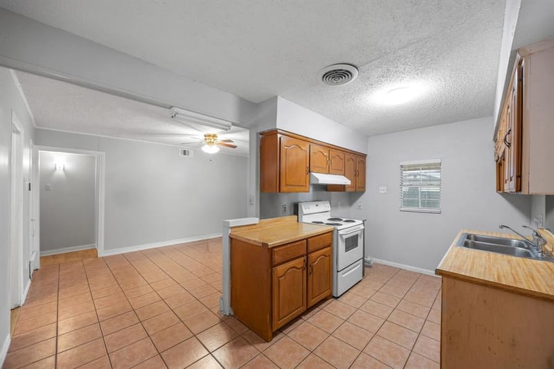 2438 Lasalle Drive, Irving TX 75062 - Photo 9