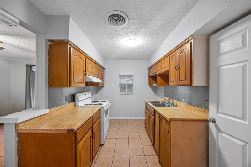 2438 Lasalle Drive, Irving TX 75062 - Photo 8