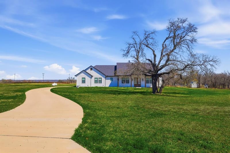 420 Zonaverde Court, Poolville TX 76487