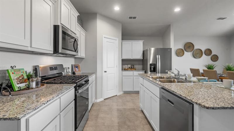 1025 FOXBURG Drive, Fort Worth TX 76131 - Photo 4
