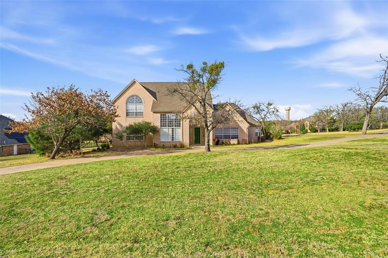 2829 Bent Oaks Drive, Burleson TX 76028 - Photo 2