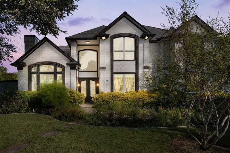 3015 Forestwood Drive, Arlington TX 76006 - Photo 2