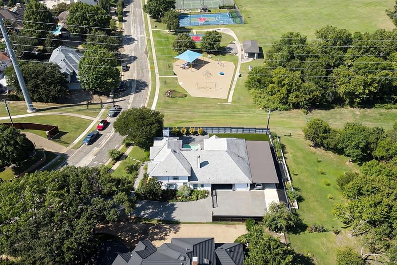 3015 Forestwood Drive, Arlington TX 76006 - Photo 3