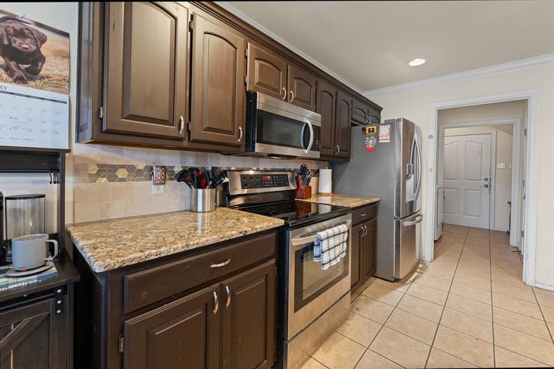 529 Mckittrick Court, Godley TX 76044 - Photo 7