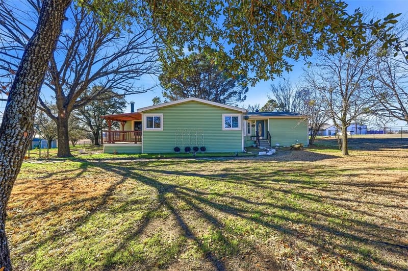 1050 Stadium Drive, Joshua TX 76058