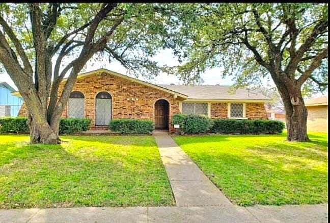 2752 Meadow Isle Lane, Dallas TX 75237