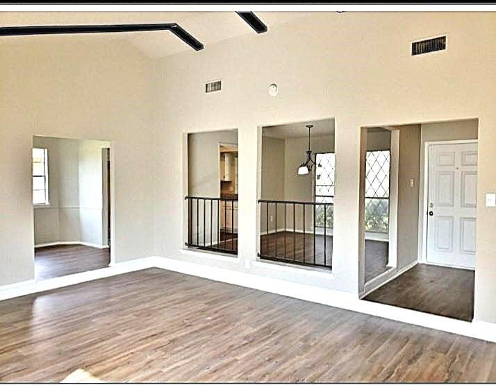 2752 Meadow Isle Lane, Dallas TX 75237 - Photo 4