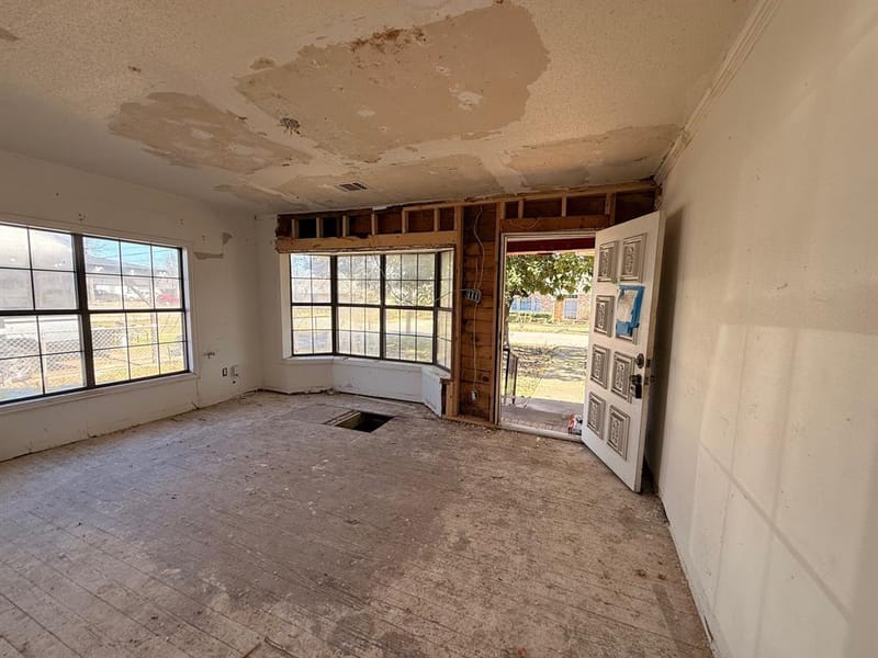 714 S Medora Street, Terrell TX 75160 - Photo 2