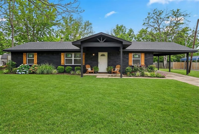 2247 W Sherman Street, Paris TX 75460