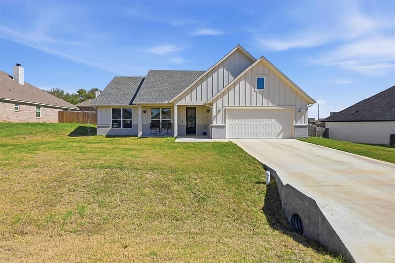4004 Gallivant Drive, Granbury TX 76049 - Photo 3
