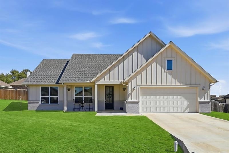 4004 Gallivant Drive, Granbury TX 76049