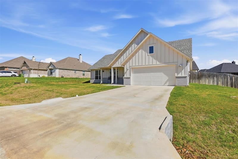 4004 Gallivant Drive, Granbury TX 76049 - Photo 5