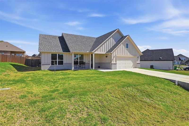 4004 Gallivant Drive, Granbury TX 76049 - Photo 4
