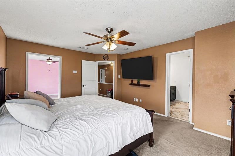 6715 Canyon Creek Drive, Arlington TX 76001 - Photo 10