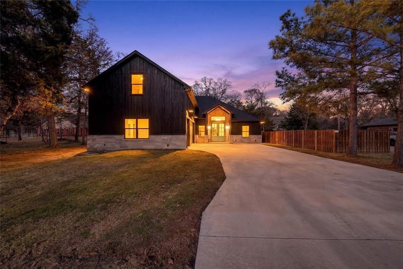 114 Castlewood Road, Enchanted Oaks TX 75156 - Photo 2
