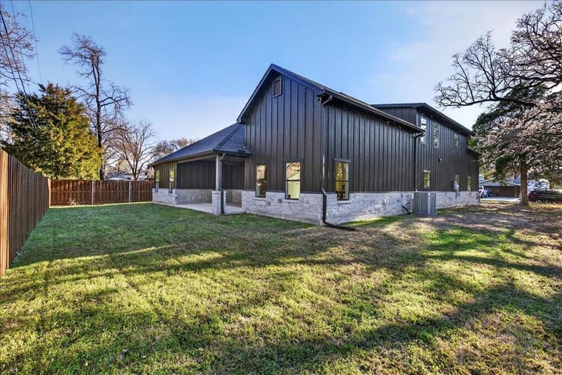 114 Castlewood Road, Enchanted Oaks TX 75156