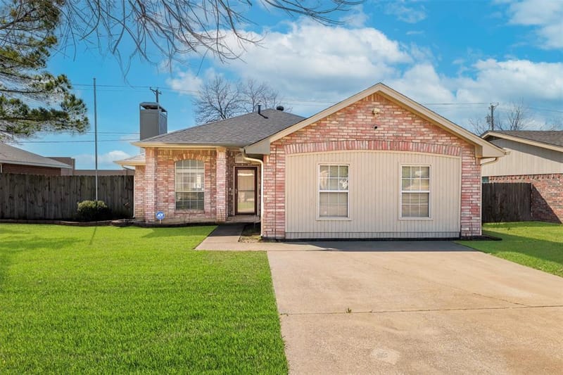 709 Raywood Drive, Grand Prairie TX 75052