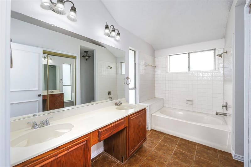 709 Raywood Drive, Grand Prairie TX 75052 - Photo 8