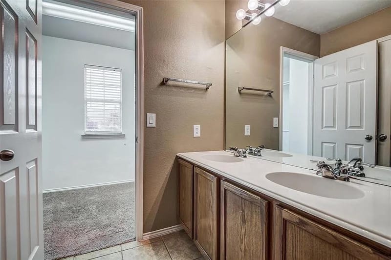 2742 Olympic Park Drive, Grand Prairie TX 75050 - Photo 8
