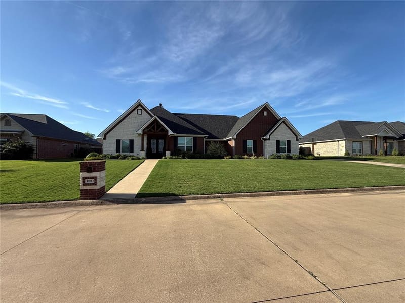 1003 Stone Bridge Street, Mount Pleasant TX 75455 - Photo 2