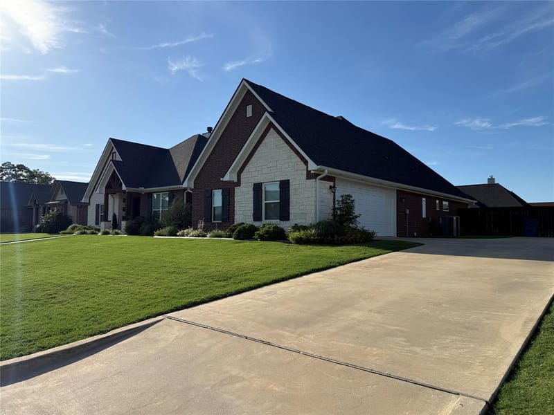 1003 Stone Bridge Street, Mount Pleasant TX 75455 - Photo 4