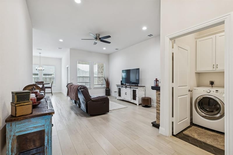388 N Montague Street, Pilot Point TX 76258 - Photo 6