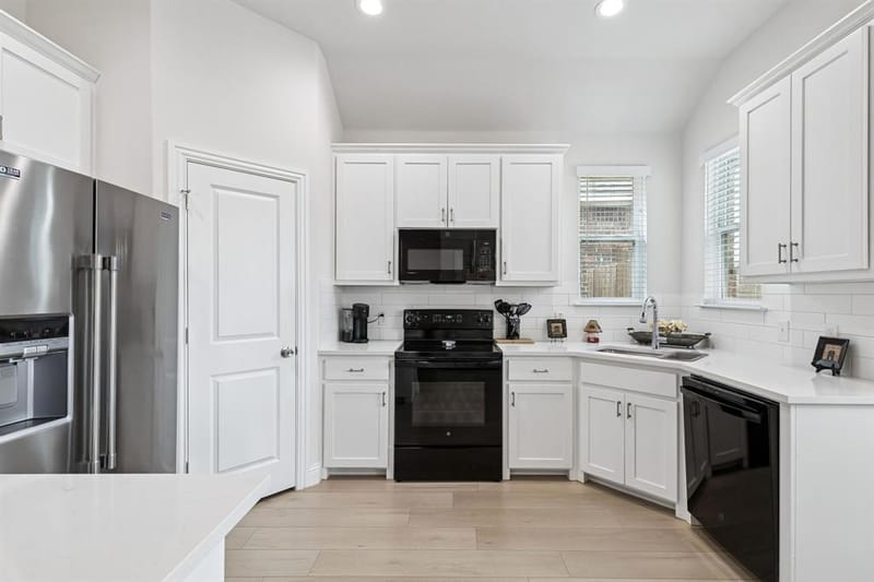 388 N Montague Street, Pilot Point TX 76258 - Photo 9