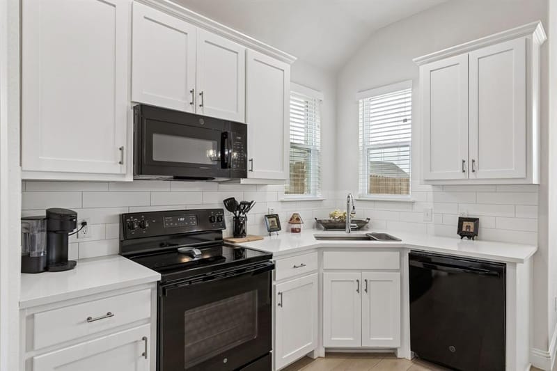 388 N Montague Street, Pilot Point TX 76258 - Photo 10