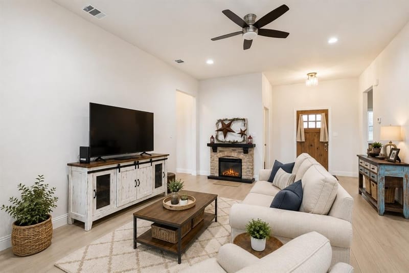 388 N Montague Street, Pilot Point TX 76258 - Photo 4