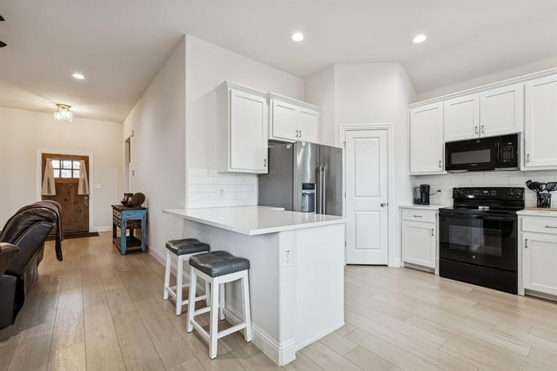 388 N Montague Street, Pilot Point TX 76258 - Photo 8