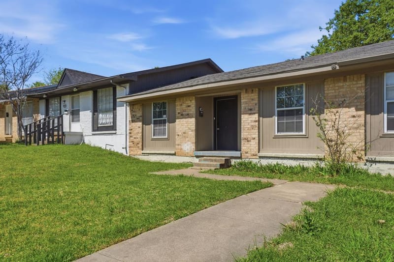 233 Creek Cove Drive, Dallas TX 75217 - Photo 2