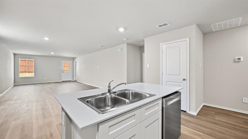 4152 WOODHILL BEND Drive, Fort Worth TX 76036 - Photo 9