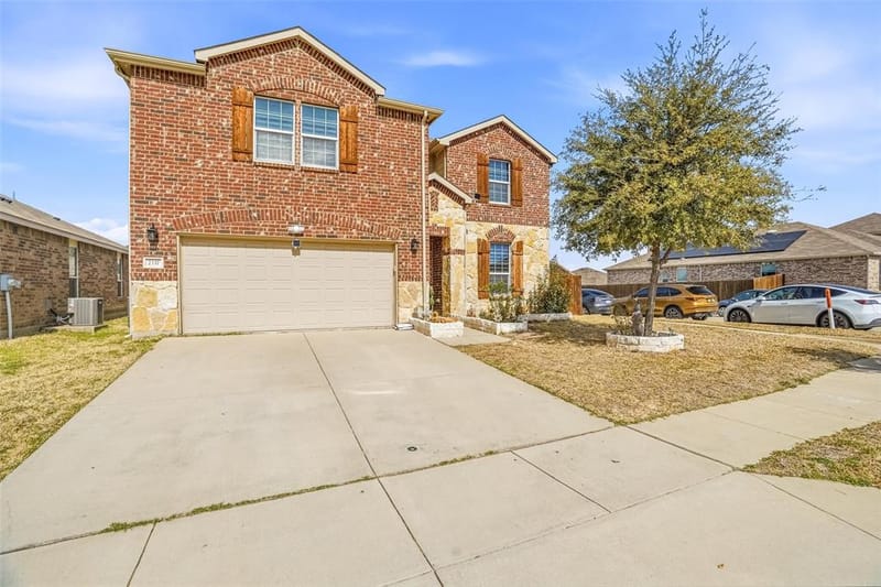 2337 Buelingo Lane, Fort Worth TX 76131 - Photo 2