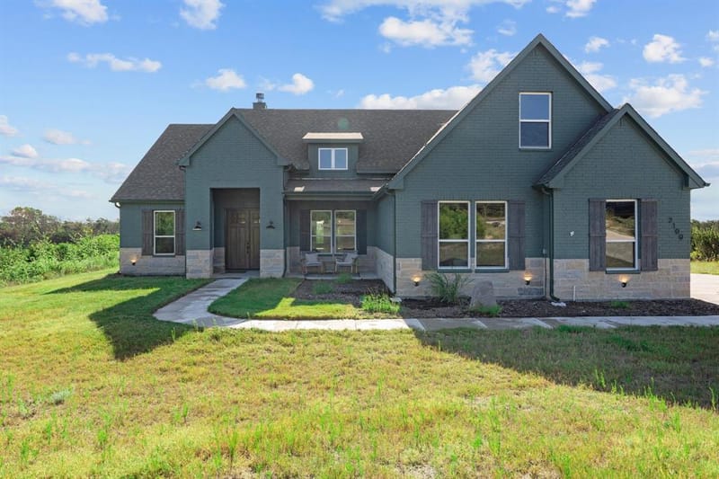 2100 Shady Grove Road, Weatherford TX 76088