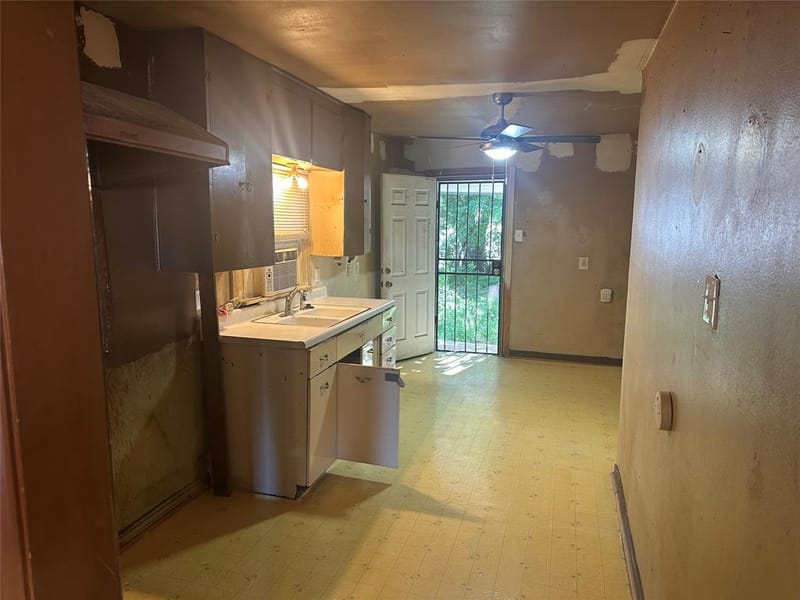 655 Crawford Street, Fort Worth TX 76104 - Photo 7