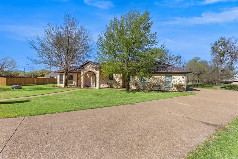 139 Saddlewood, Waco TX 76705 - Photo 4