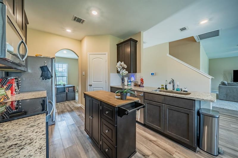 360 Ridgeland Oaks Drive, Fort Worth TX 76120 - Photo 6
