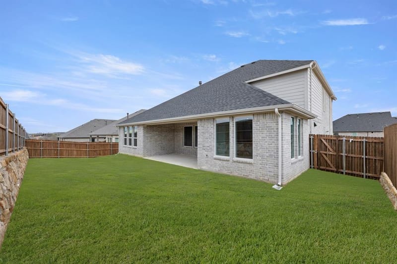 605 Aberdeen Lane, Mansfield TX 76063 - Photo 4