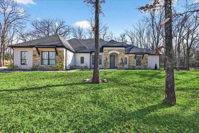 107 Oakbend Trail, Mabank TX 75147 - Photo 2