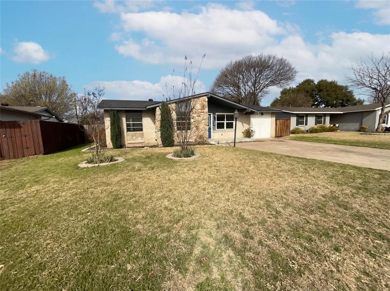 8541 Strathmore Drive, Dallas TX 75238 - Photo 9
