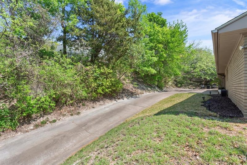 1033 Wedgewood Drive, Woodway TX 76712 - Photo 33